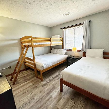 Spacious Modern Condo - 1St Floor - One Block To The Beach Myrtle Beach Dış mekan fotoğraf