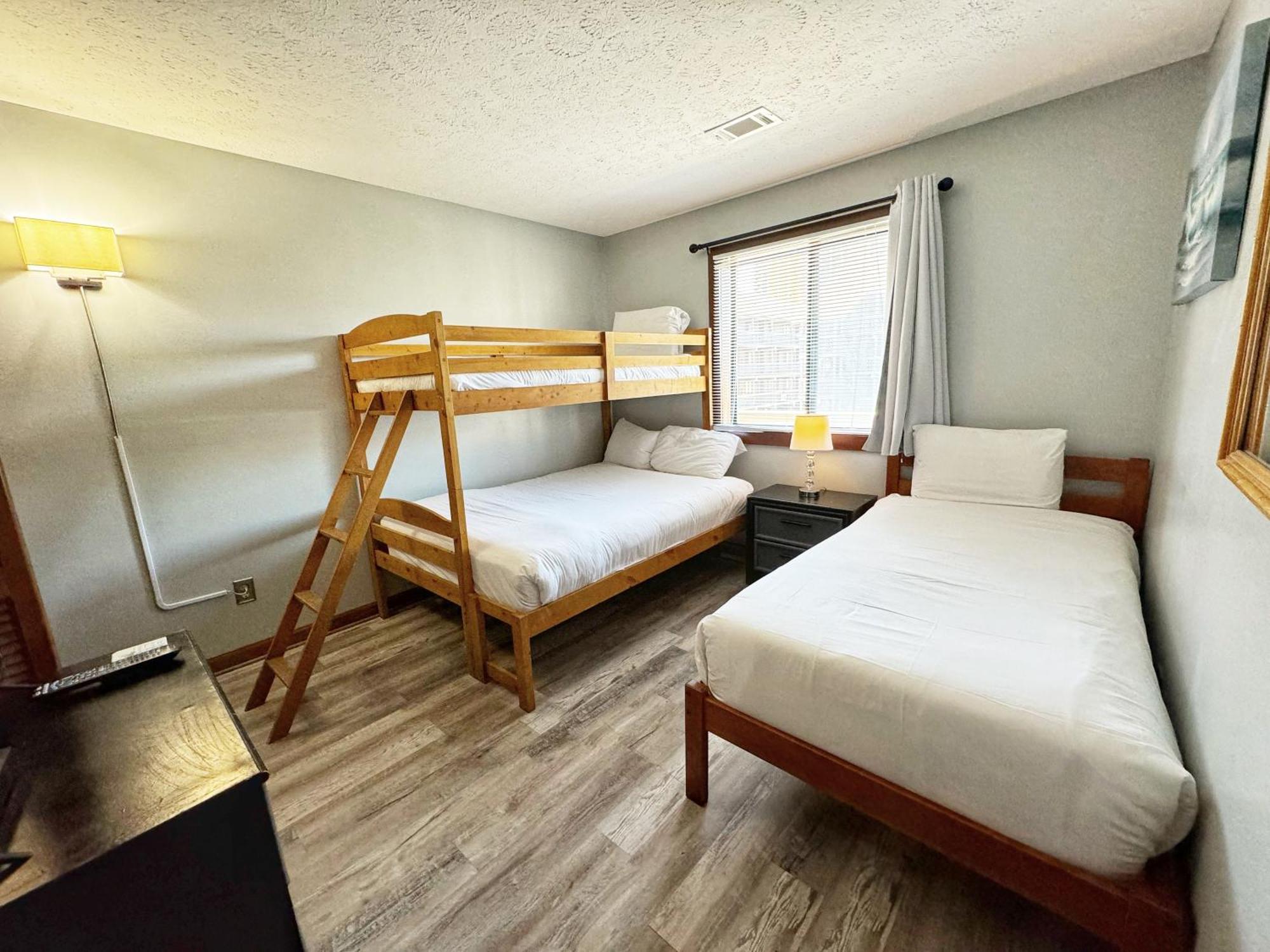 Spacious Modern Condo - 1St Floor - One Block To The Beach Myrtle Beach Dış mekan fotoğraf